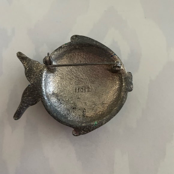 Fish Pendant Pin Broach 🐠 - Picture 2 of 3